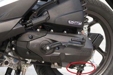 Gambar Tutup Cvt Vario. Selang Kecil di Bawah CVT Skutik Ini Ternyata Fungsinya Penting, Kalau Rusak Bisa Ribet