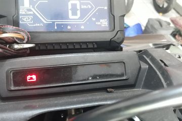 Indikator Aki Vario Merah. Ini yang Harus Dilakukan Kalau Indikator Aki Motor Honda Menyala Terus