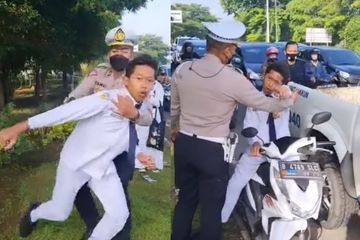 Modifikasi Vario Warna Putih. Pengendara Honda BeAT Ngelunjak ke Polisi, Ahmad Sahroni Puji Kesabaran Petugas