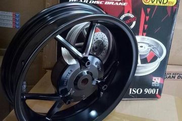 Pasang Rem Cakram Belakang Vario 125. Enggak Perlu Custom, Ukuran Pas, Nih Pelek Rem Cakram Belakang Buat Yamaha Aerox 155 Dari VND Racing