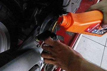 Penyebab Oli Mesin Vario Berkurang. Bagaimana Supaya Oli Mesin Motor Matic Nggak Berkurang? Nih Triknya..