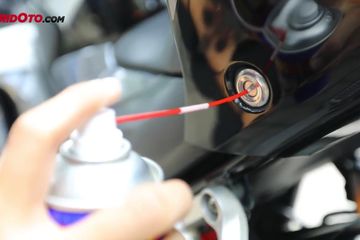 Cara Memperbaiki Jok Motor Yang Tidak Bisa Ditutup. Bikin Jengkel, Kunci Jok Honda BeAT Ngambek Nggak Mau Dikunci
