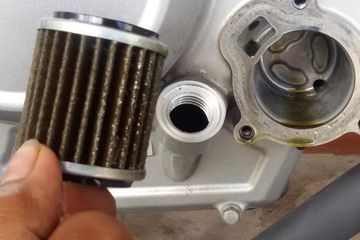Filter Oli Vario 125 Old. Berapa Lama Masa Pakai Filter Oli di Motor?