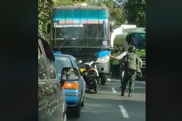 Harga Honda Vario Wilayah Lumajang. Modal Honda Vario, Tentara Hentikan Bus Ngeblong di Lumajang, Sopir Bus Nyerah!