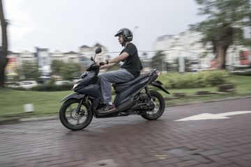 Cara Pasang Per Standar Motor Vario. Standar Samping Sering Turun Saat Motor Berjalan? Ini Penyebab dan Solusinya