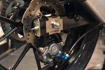 Cara Pasang Per Rem Depan Vario 125. Gejala Cakram Belakang Ngeblong Terobati, Pasang Per Klep di Master