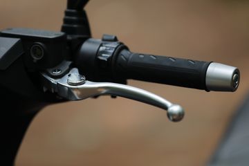 Parking Brake Lock Vario 125 Tidak Berfungsi. Cara Memperbaiki Rem Parkir Motor Matik Honda Yang Nyangkut