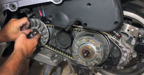Jadwal Ganti V Belt Vario 125. Tips Perawatan Motor Matik, Kapan Sih Waktunya Ganti V-Belt?