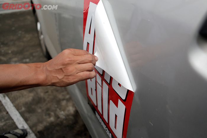 Cara Melepas Stiker Honda Vario. Cara Melepas Stiker Di Bodi Mobil Yang Sulit Dilepas