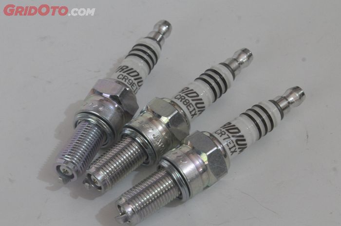Busi Iridium Yang Cocok Untuk Vario 125. Ini Kelebihan dan Kekurangan Pakai Busi Iridium Buat Motor Harian