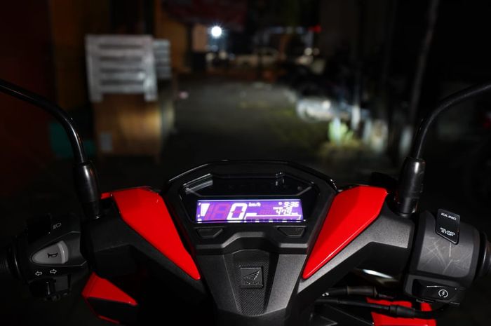 Lampu Led Yang Cocok Buat Vario 125. Lebih Terang Mana Lampu LED Sinar Putih atau Sinar Kuning ? Begini Kata Pabrikan
