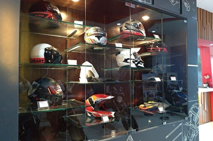Helm Yang Cocok Buat Honda Vario. Pengguna Honda Vario 125 Mau Tampil Lebih Keren, Ini Helmnya
