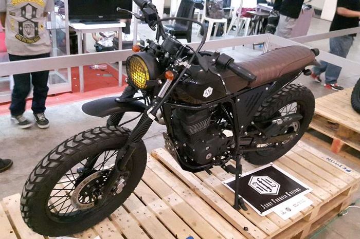 Modifikasi Motor Trail Honda Vario. Bergaya Tracker Minimalis, Aslinya Motor Trail Honda Tapi Bukan CRF