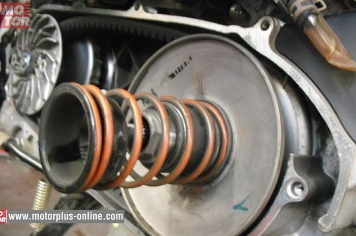 Vario 125 Pakai Per Cvt 2000 Rpm. Mesin Standar Pakai Per CVT Terlalu Keras Bikin Rugi, Kekerasan Maksimal Segini
