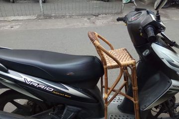 Motor Matic Vario Untuk Anak. Meski Nyaman Buat Anak, Ini Bahayanya Pasang Jok Rotan di Motor Matik