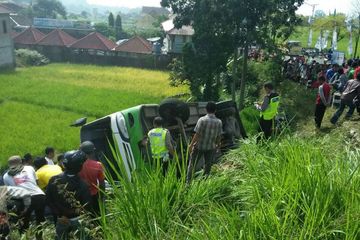 Vario 110 Tidak Kuat Nanjak. Nahas, 3 Orang Tewas Akibat Bus Pariwisata Enggak Kuat Nanjak dan Terguling di Telaga Sarangan