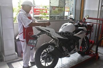 Kapasitas Oli Mesin Cbr 150 R. Panduan Servis All New Honda CBR150R Tahun Pertama, Rp 122 Ribu