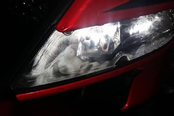 Mika Motor Vario 110. Mika Lampu Motor Kamu Berembun? Begini Cara Mengatasinya