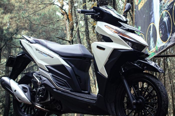 Cara Pasang End Muffler Vario. Honda Vario 125 Berjubah Hitam Putih, Tampil Simpel Berkaki Sporty