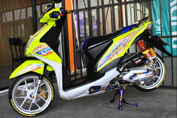 Vario Pelek Warna Hijau Stabilo. Honda BeAT Dandan Unik, Warna Bodi dan Aksesori Khas ala Thailand