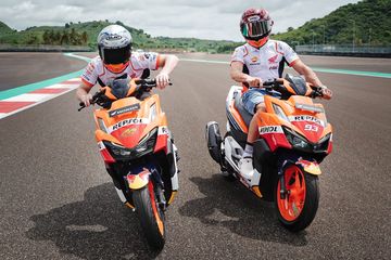 Honda Vario Repsol. Honda Vario 160 Berkelir Repsol Ditunggangi Marquez dan Espargaro