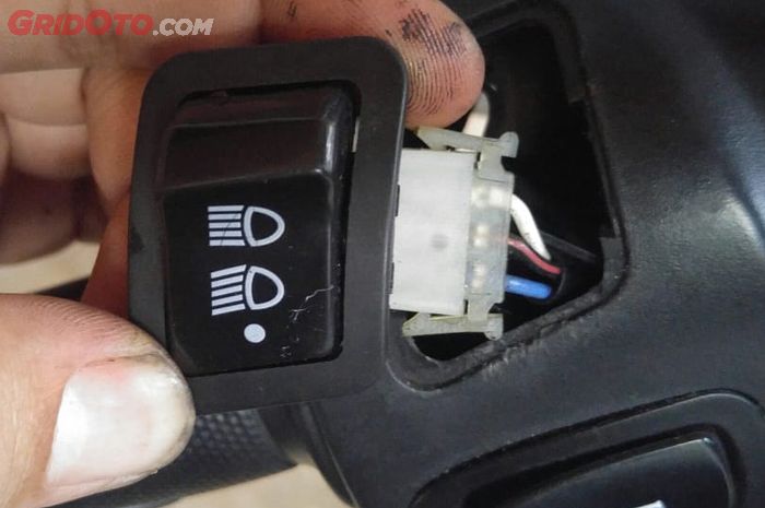 Cara Buka Saklar Lampu Vario 125. Cara Pasang Saklar On/Off Headlamp Manual di Motor Honda