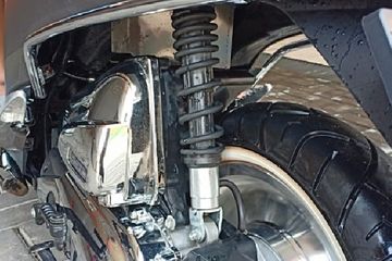 Ban Belakang Tidak Lurus Dengan Spakbor Vario 150. Beli Motor Bekas, Kok Roda Sama Spakbornya Enggak Lurus?