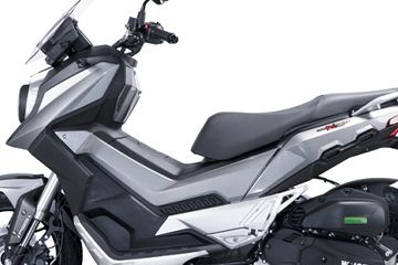 Vario Monoshock Tengah. Tampang Skutik Baru Ini Bikin Honda ADV150 Insecure, Suspensi Upside Down Monoshock di Tengah, Harganya?