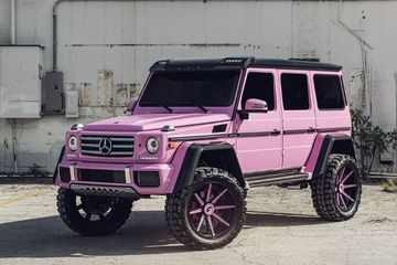 Mercedes Vario Seat Belt. Waduh! Ada yang Tega Bungkus Mercedes-Benz G-Class Pakai Kelir Pink Nih!