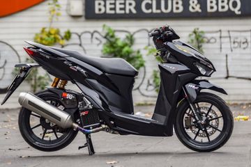 Modif Vario 150 Hitam Emas. Honda Vario 150 Kelihatan Garang, Berbodi Hitam Legam Pakai Part Mewah