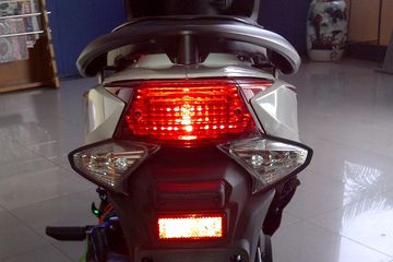 Lampu Rem Vario Nyala Terus. Simak Nih, Cara Atasi Lampu Rem Motor Matik yang Nyala Terus