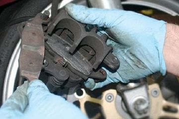 Kenapa Kampas Rem Belakang Vario Cepat Habis. Kampas Rem Motor Matic Bisa Cepat Habis Gara-gara Dua Kebiasaan Sepele Ini !