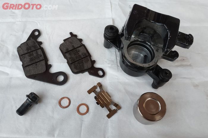 Motor Vario Ban Belakang Macet. Sering Kejadian, Ini Sebab Rem Cakram Motor Macet Hingga Mengunci