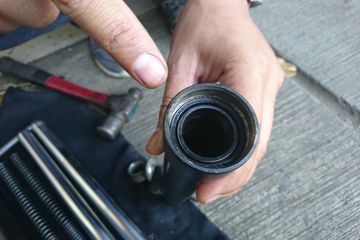 Cara Ganti As Shock Depan Vario 125. Murah Banget, Substitusi Seal Sokbreker Depan Honda Vario 125 Bisa Ngirit Hingga 3 Kali Lipat