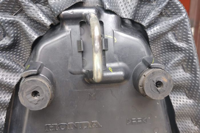 Ban Belakang Vario Berisik. Mudah, Begini Trik Hilangkan Suara Berisik di Jok Honda Vario 150