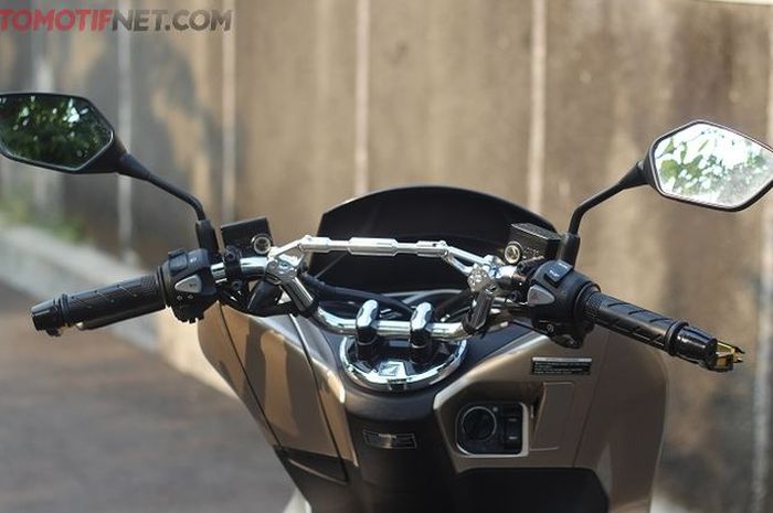Dudukan Handle Rem Kiri Vario 125. Bebas Getar, Begini Tips Cara Memasang Stabilizer Setang di Honda PCX 150