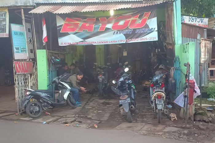 Harga Knalpot Motor Vario Standar. Spesialis Bobok Knalpot Motor Standar dan Kondoman, Mulai Dari Rp 100 Ribuan