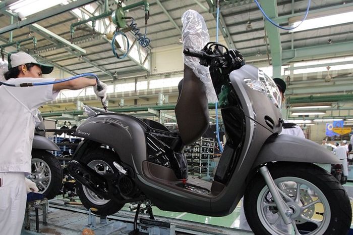 Perbedaan Mesin Scoopy Dan Vario. Ini Mesin Motor Matik Retro Honda Scoopy 150 cc Saingan Yamaha NMAX?