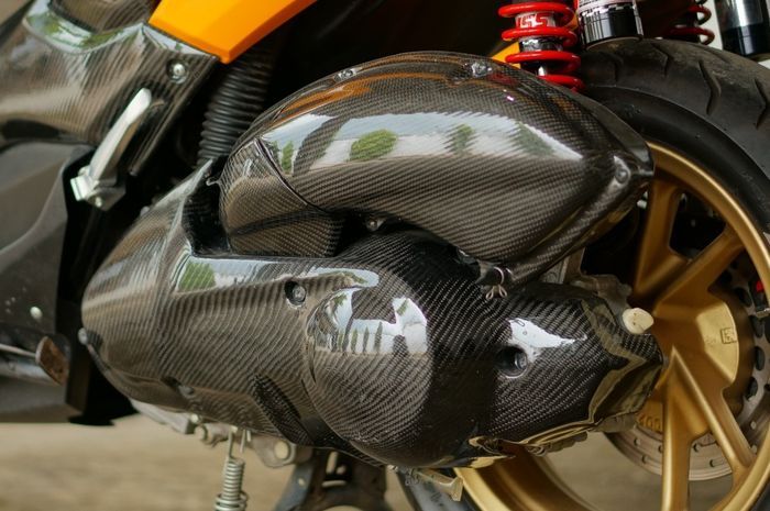Skotlet Carbon Motor Vario. Hitungan Per Sentimeter, Segini Biaya Lapis Carbon Kevlar Buat Motor