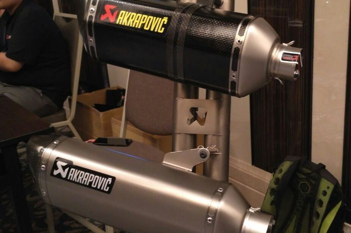 Knalpot Akrapovic Original Vario. Knalpot Akrapovic Asli Rupanya Tidak Pakai Emblem Berbahan Pelat, Begini Cara Membedakannya