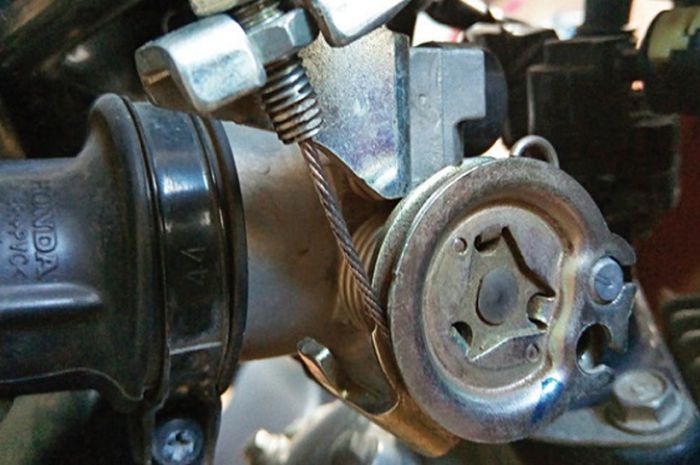 Kabel Gas Vario 125 Fi. Tanpa Modal, Putaran Gas Enteng Cukup Buang 1 Kabel Tarikan Motor Jadi Ringan