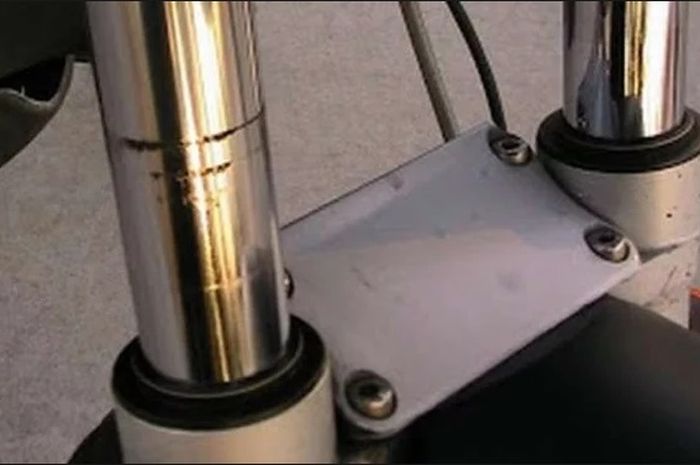 Penyebab Shock Depan Vario Keras. Sok Depan Mulai Terasa Keras dan Bikin Sakit Pinggang, Solusinya Simpel Banget