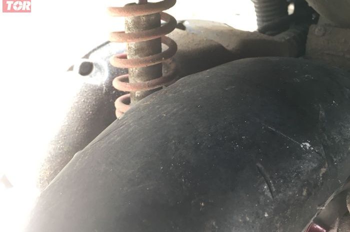 Penyebab Ban Depan Vario Tidak Rata. Ban Motor Sering Habis Tidak Rata Atau Botak Sebelah? Ini Sebabnya.