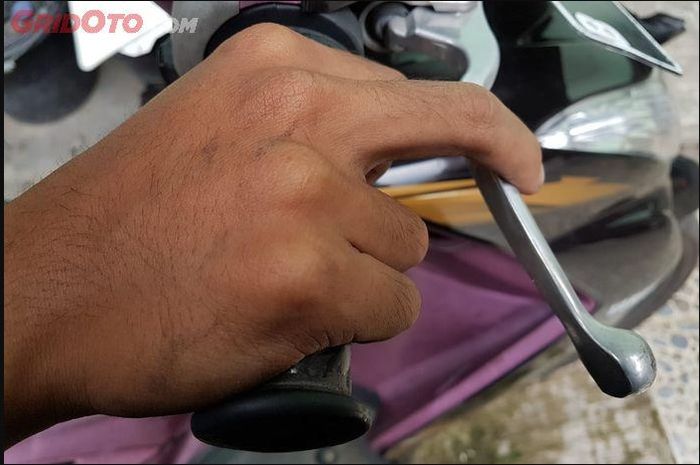 Handle Rem Depan Vario Keras. Bikin Pengereman Jadi Kurang Pakem, Ini Penyebab Tuas Rem Motor Terasa Keras Saat Ditekan