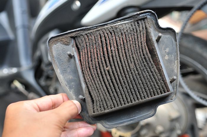 Element Comp Air Cleaner Vario 150. Masih Banyak yang Bingung, Sebenarnya Kapan Sih Waktunya Mengganti Filter Udara Motor?