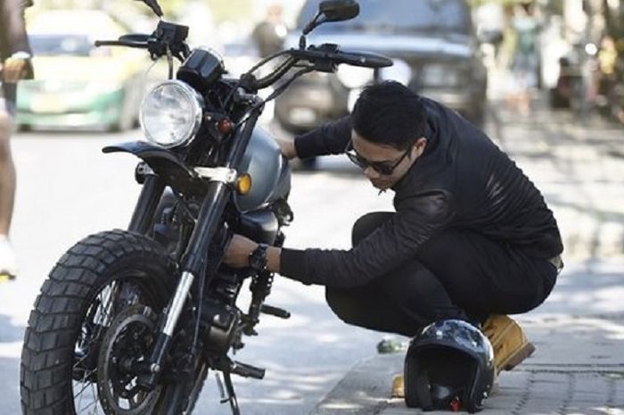 Radiator Vario 125 Bau Sangit. Kenapa Tiba-tiba Muncul Bau Gosong di Motor? Gak Usah Panik Simak Video Berikut Ini
