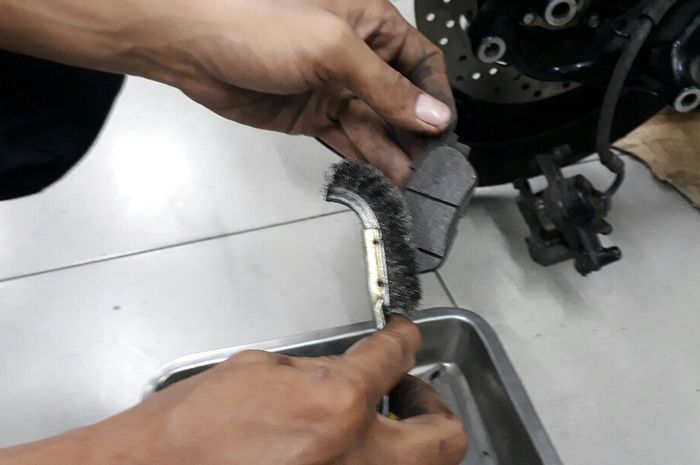 Kenapa Kampas Rem Belakang Vario Cepat Habis. Banyak Yang Gak Sadar, Penyebab Kampas Rem Cepat Habis Justru Karena Ini