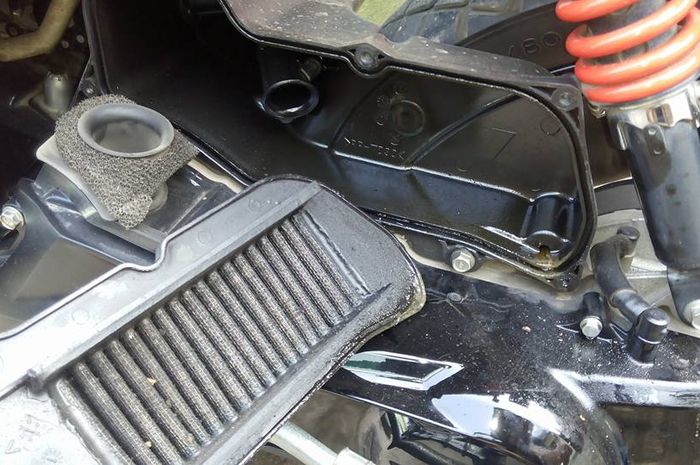 Harga Box Filter Vario Karbu. Masih Banyak yang Bingung, Ini Penyebab Oli Mesin Motor Naik ke Box Filter Udara