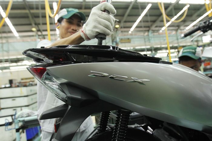 Cara Membuka Cover Body Vario 150. Gak Bisa Sembarangan, Buka Bodi Motor Baru Seperti Honda PCX Harus Pakai Alat Khusus