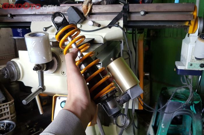 Cara Pasang Shock Tabung Vario 125. Empuk dan Lembut, Segini Ongkos Sokbreker Standar Dipasang Tabung